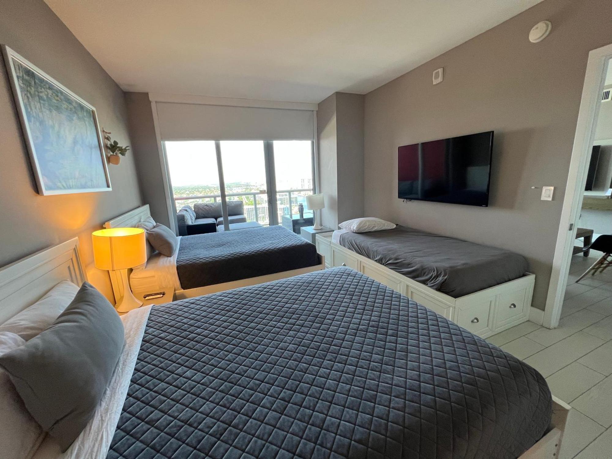 Mvr Apartments At Beachwalk Resort Hallandale Beach Kültér fotó