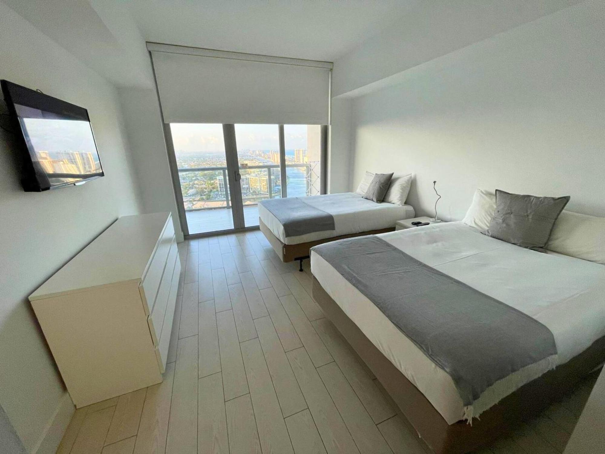Mvr Apartments At Beachwalk Resort Hallandale Beach Kültér fotó
