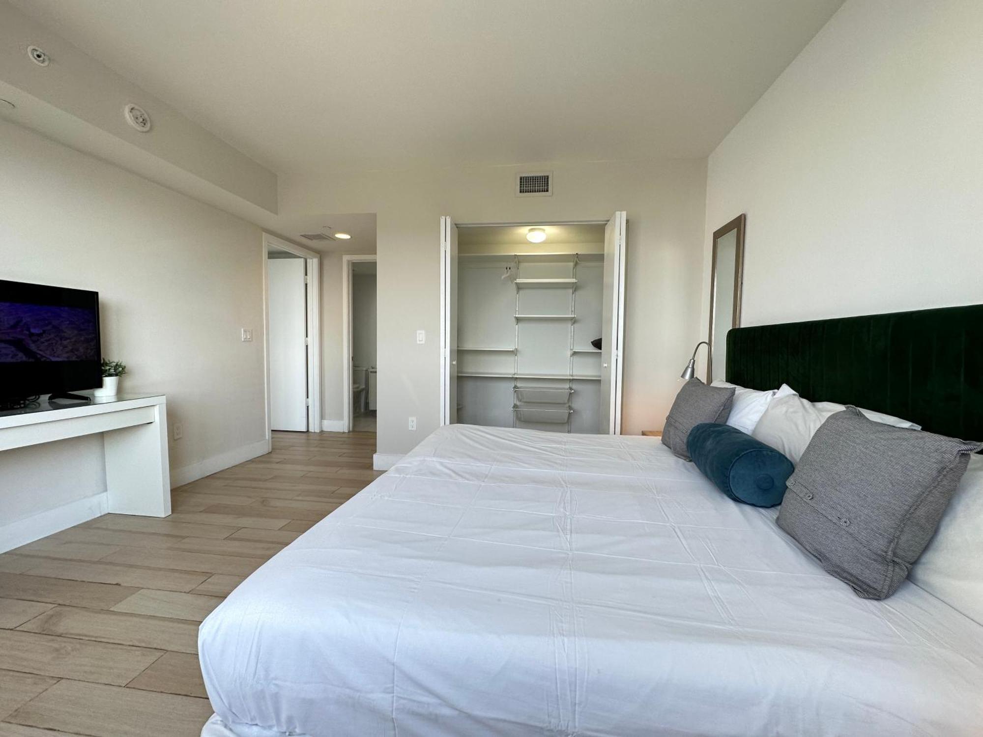 Mvr Apartments At Beachwalk Resort Hallandale Beach Kültér fotó