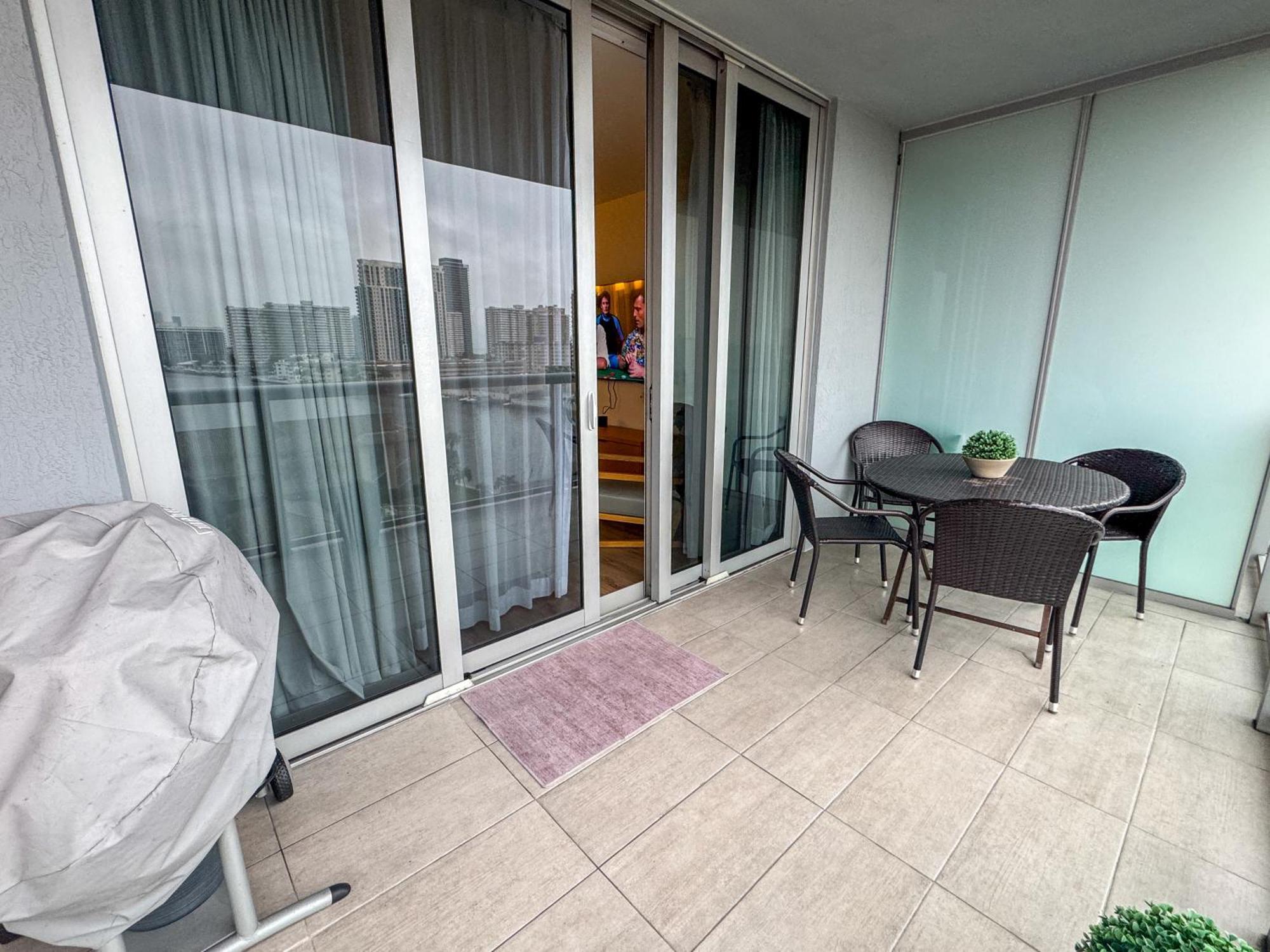 Mvr Apartments At Beachwalk Resort Hallandale Beach Kültér fotó